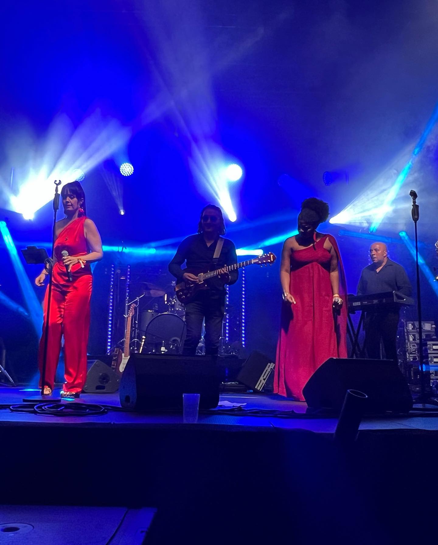 John-Paul Band Bühnenshow blaues Bühnenlicht